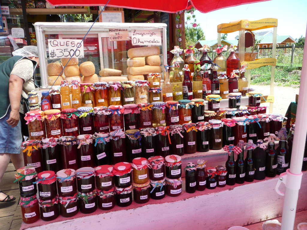 Quite the display! We bought berries, half a block of cheese from the uncooled cabinet and an 'Empanada del Horno', which is a pastry with meat, onion, egg and olives, comparable to a meat pie.