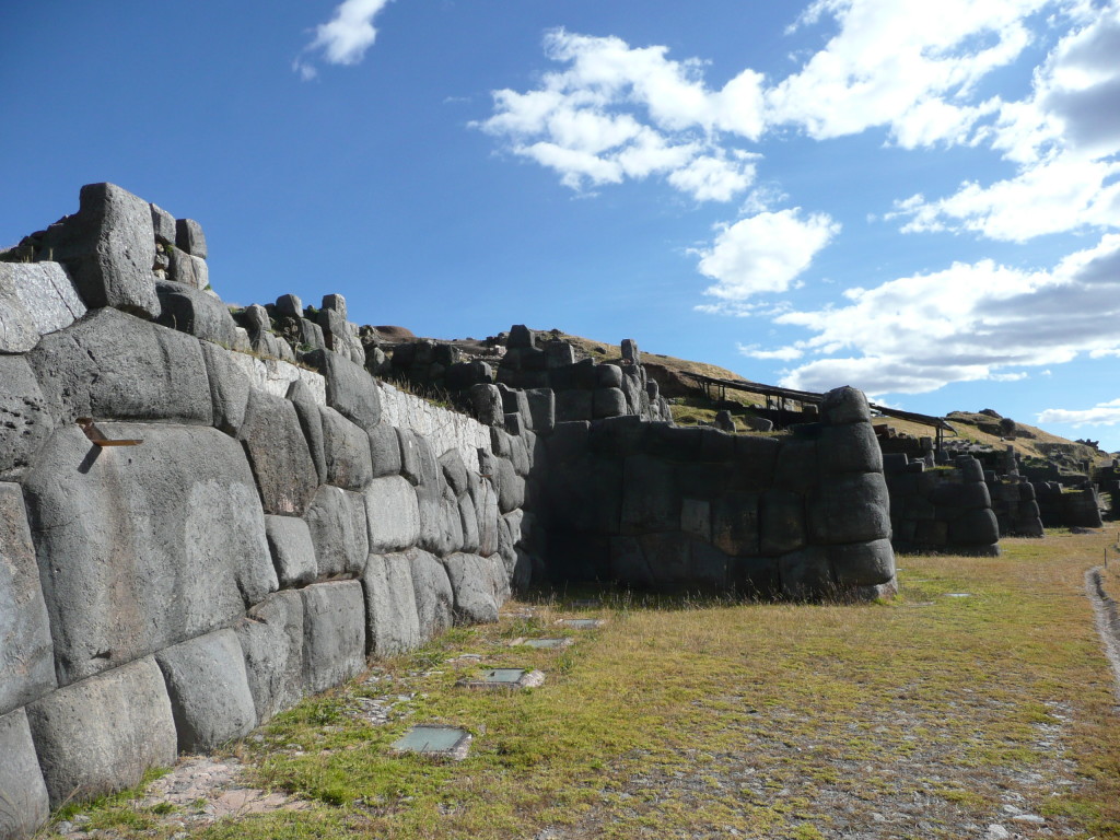 Sexywoman ruins, massive Incan walls, very impressive.