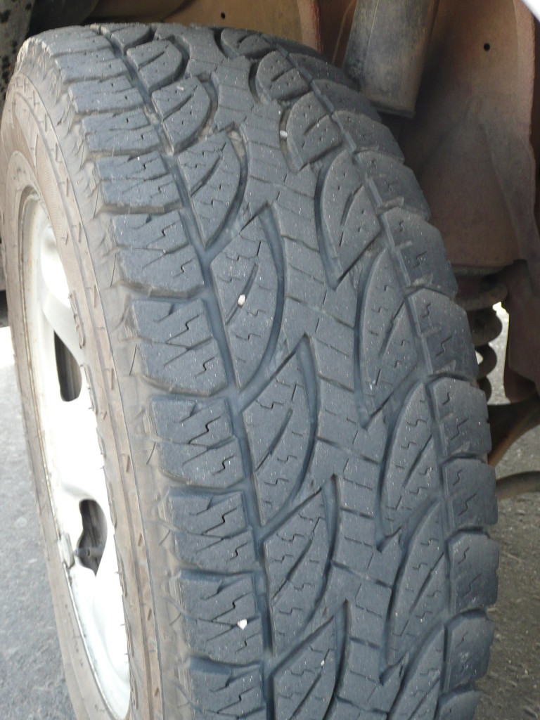 High quality Bridgestone Dueler All Terrain tires, have done about 20.000 km, good for another 30.000 km!
