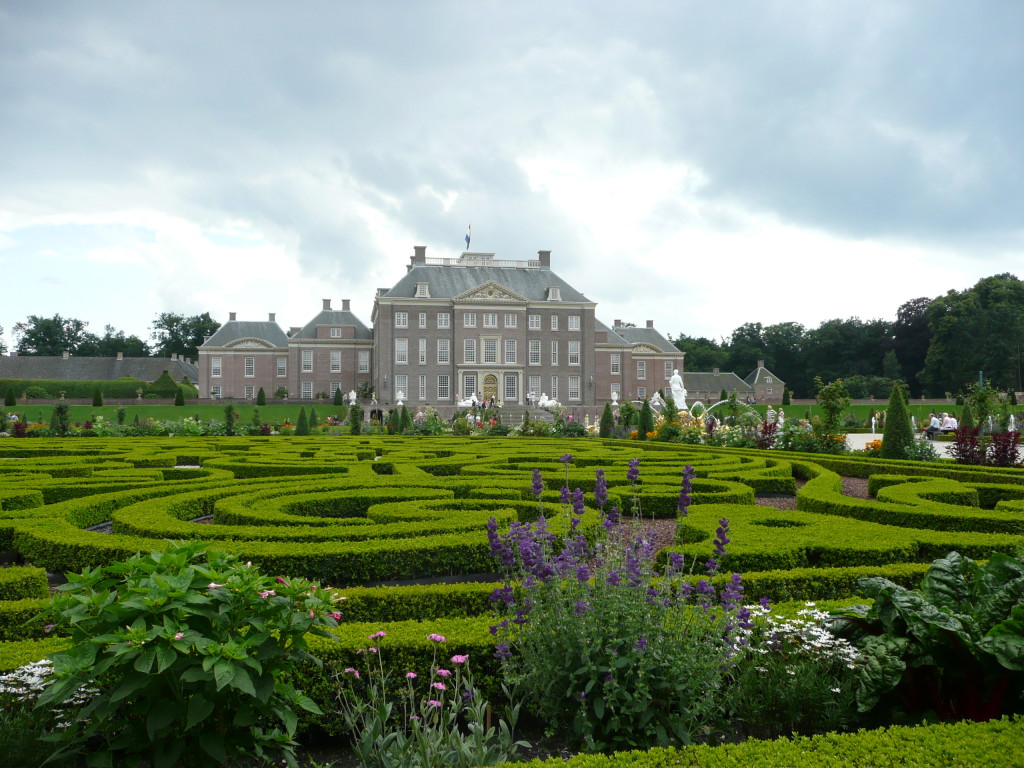 The palace and garden are very grand.