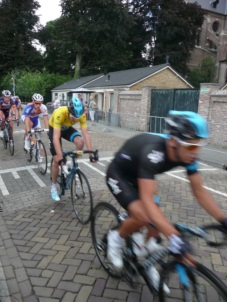 Cycling race.  Froome is in the yellow cycling shirt.