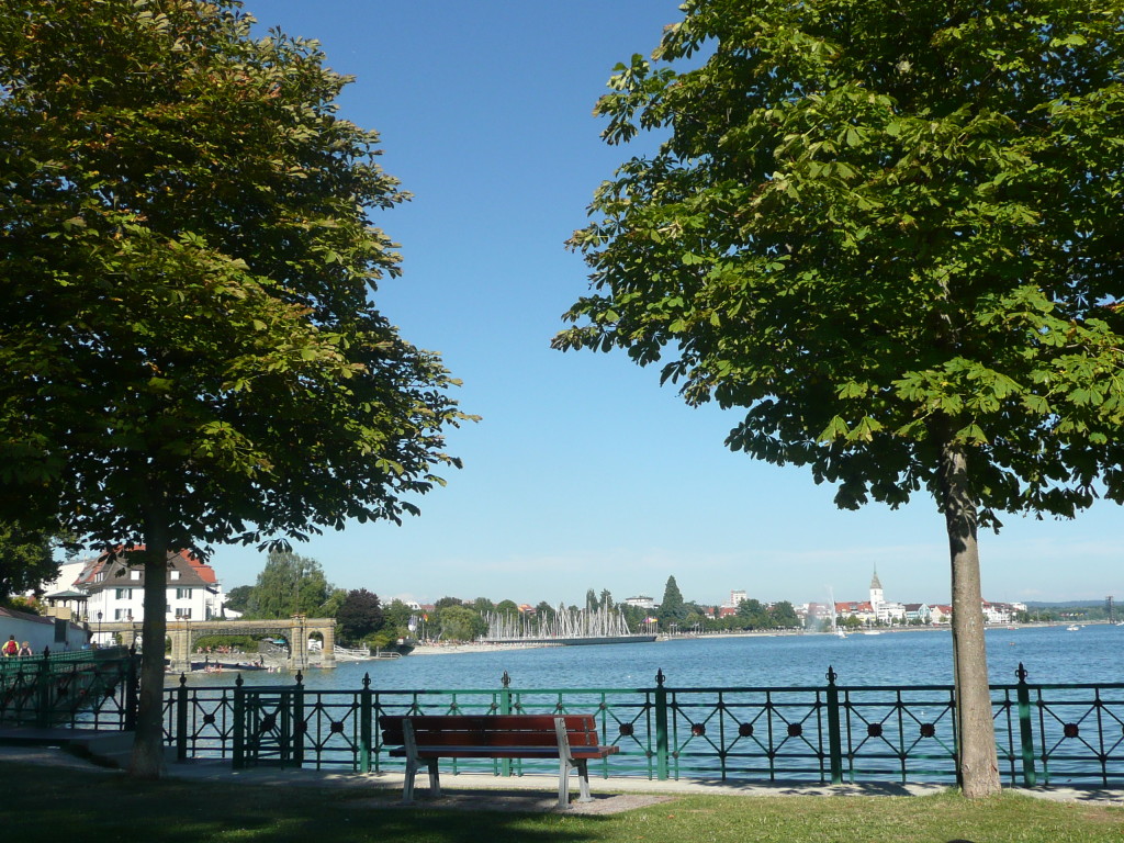 Perfect spot to kill a couple of hours on the picnic blanket reading our kindles. In Friedrichshafen.