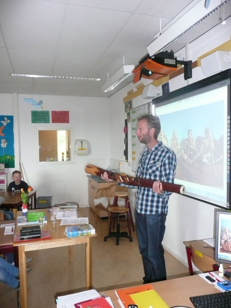 Julia and I teaching a geography class at a primary school in Wijk en Aalburg