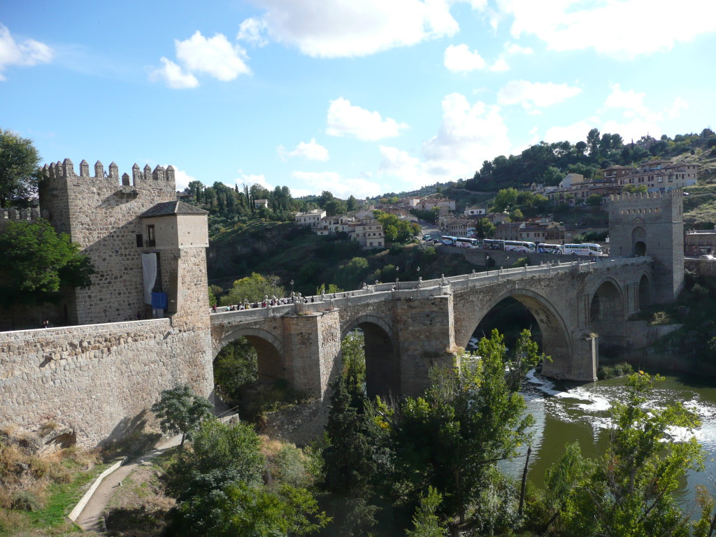 14th Century Puente de San Martin, Toledo. The middle arch spans 40 meters, impressive for these times.