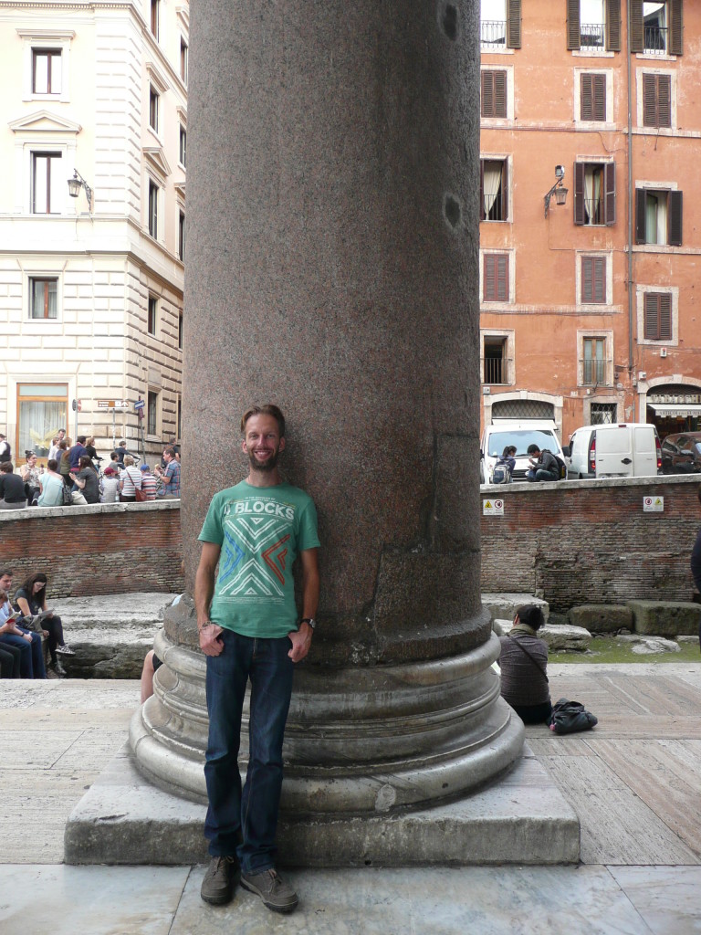 Richard leaning against one of the Pantheon's columns.